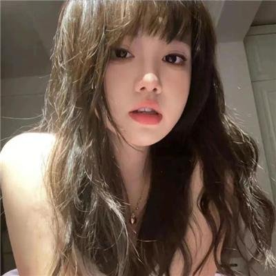 他从火光中走来